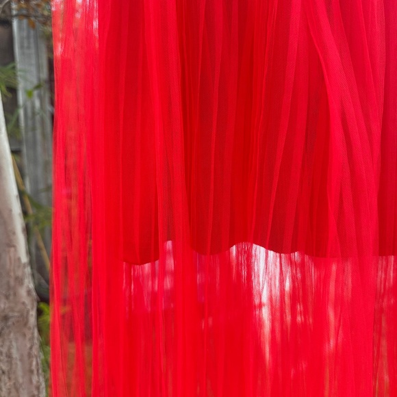 Red Tulle H&M Holiday Skirt - Picture 2 of 5